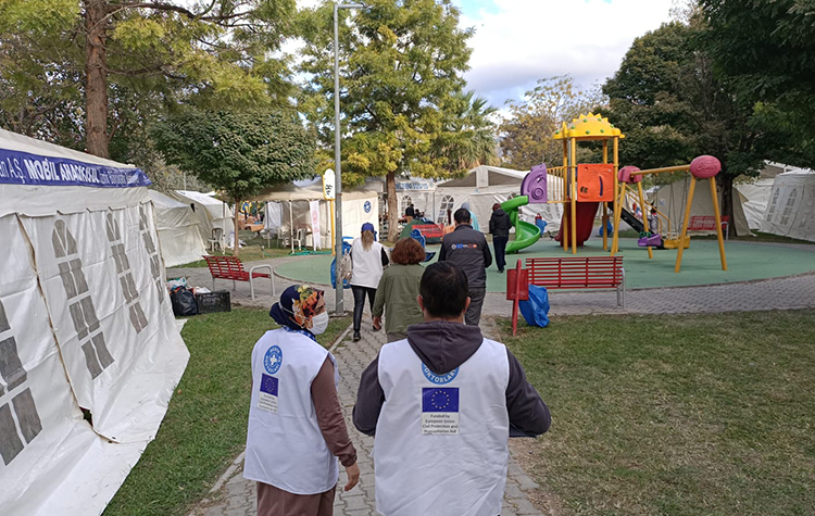 Dünya Doktorları İzmir’i yalnız bırakmıyor 6