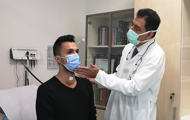 Trakeostomi nedeniyle sesini kaybeden genç, aylar sonra tekrar sesine kavuştu 7