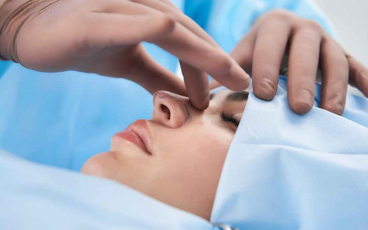 Burun Dolgusu mu Yoksa Burun Estetiği Ameliyatı mı? 1