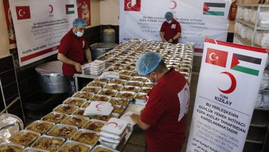 Kızılay Gazze’de okullara sığınanlara sıcak yemek dağıtımına başladı 7