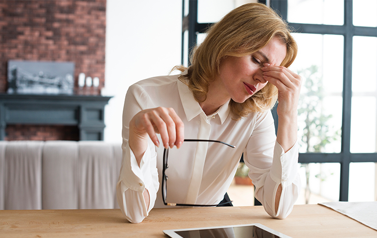 Geçmeyen baş ağrısının sebebi gözleriniz olabilir 7