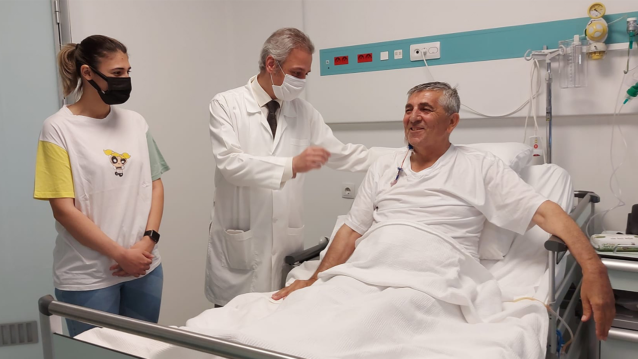 59 Yaşındaki baba Kızından aldığı Karaciğer ile hem Hepatit B ve sirozu yendi 6