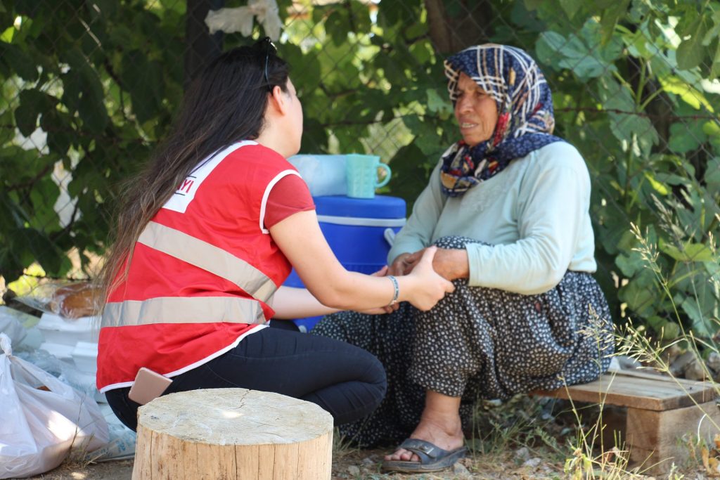 Yangınzedelere kızılay ekiplerinden mobilize yardım 11