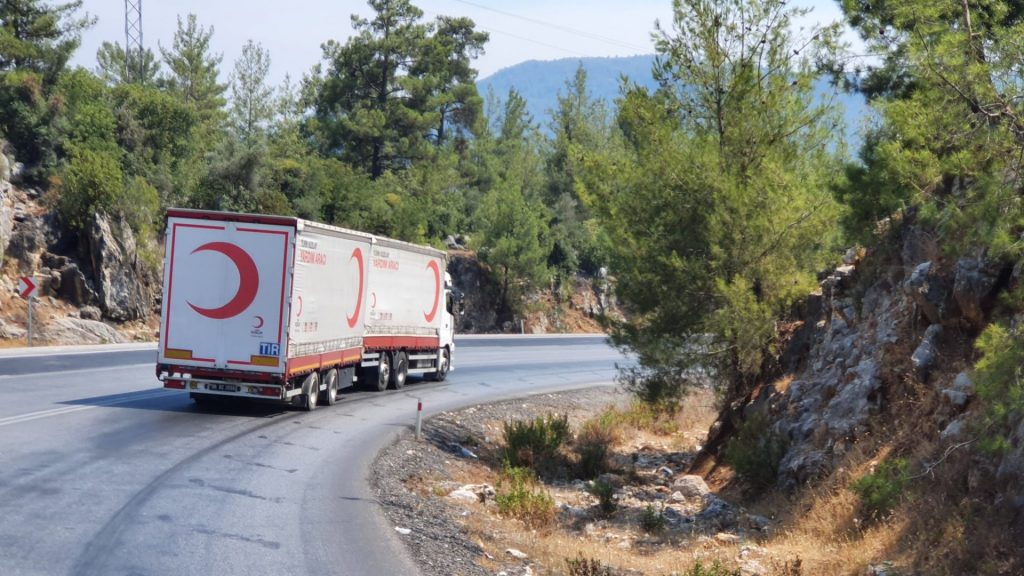 Yangınzedelere kızılay ekiplerinden mobilize yardım 8