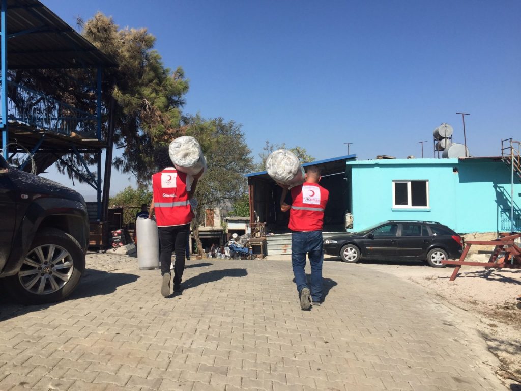 Yangınzedelere kızılay ekiplerinden mobilize yardım 7