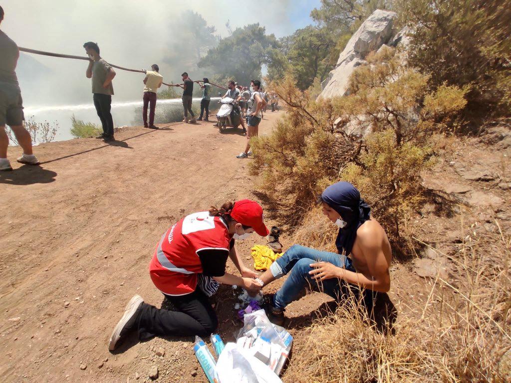 Yangınzedelere kızılay ekiplerinden mobilize yardım 2