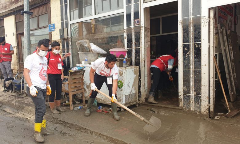 Kızılay sel bölgelerinde iyileştirme çalışmalarına destek oluyor 1