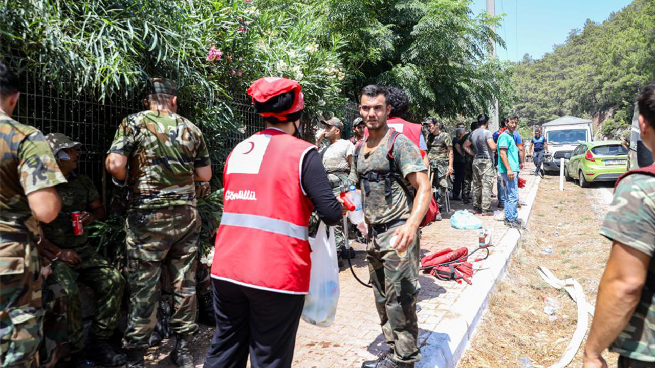 Azerbaycanlı Yangın Söndürme ekibine Kızılay’dan Beslenme desteği 18