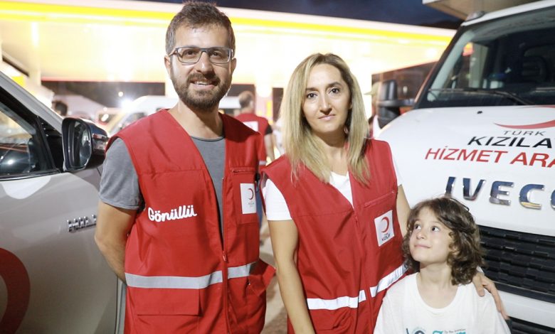 Tatile geldi seli görünce Kızılay gönüllüsü oldu 1
