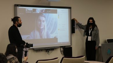 Savaşın ortasında, sığınaktan kongreye katıldı, bildirisini sundu 1