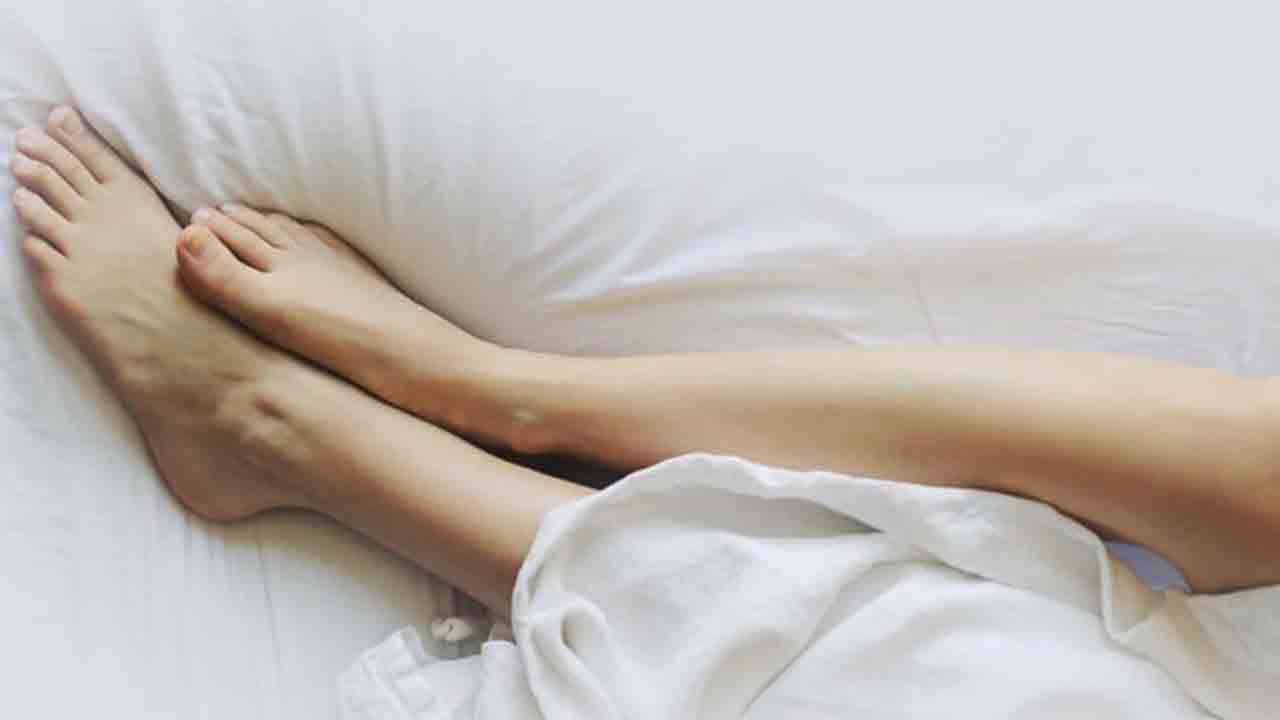 Huzursuz bacak sendromu kadınlarda 2 kat daha fazla görülüyor 7