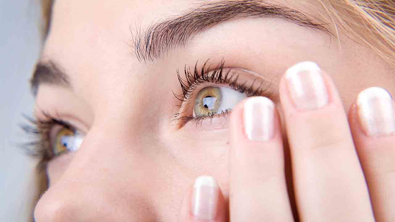 Göz seğirmesi nedir – Tehlikeli midir? 6