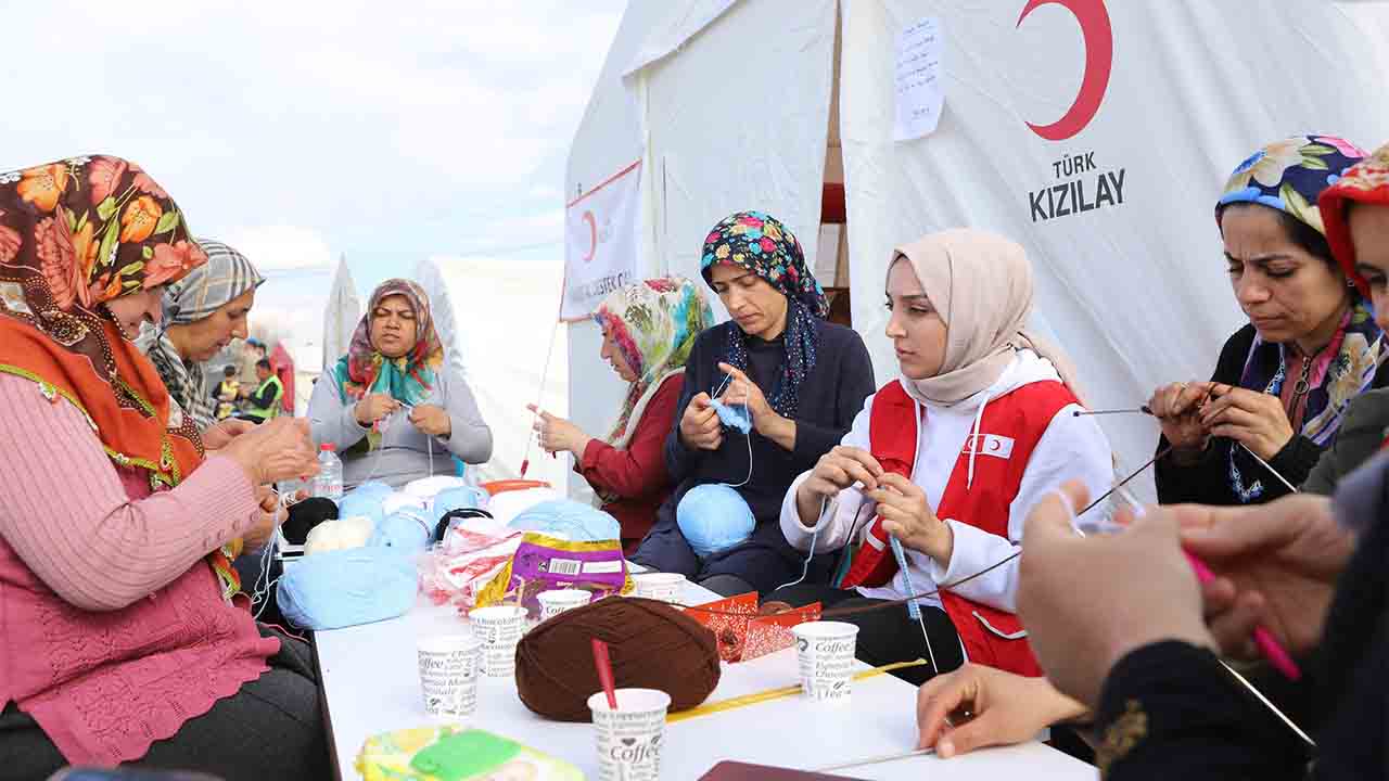 Kızılay Depremzedelerinin Yanında: Acılarını Paylaşıyoruz ve Destek Oluyoruz 6