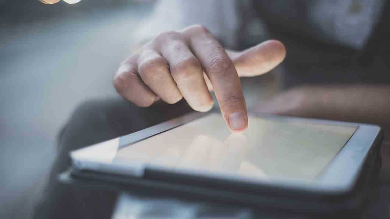 Cep telefonu ve bilgisayardan yayılan mavi ışık yaşlandırıyor 6