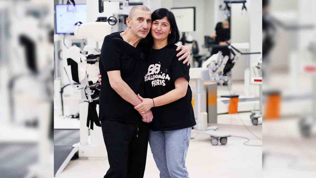 Yatağa bağımlıydı, 3 ayda hastaneden yürüyerek çıktı! 4