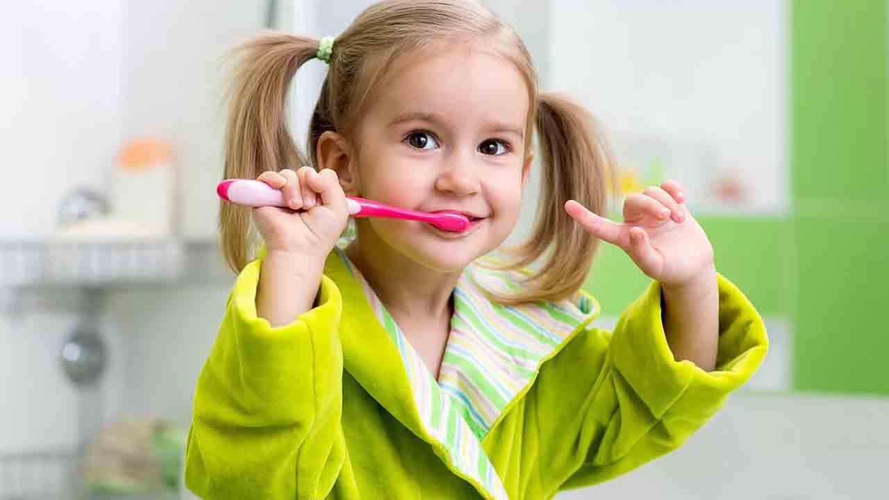 Çocuklarda diş macunu tadına göre değil Flor oranına göre seçilmeli 7