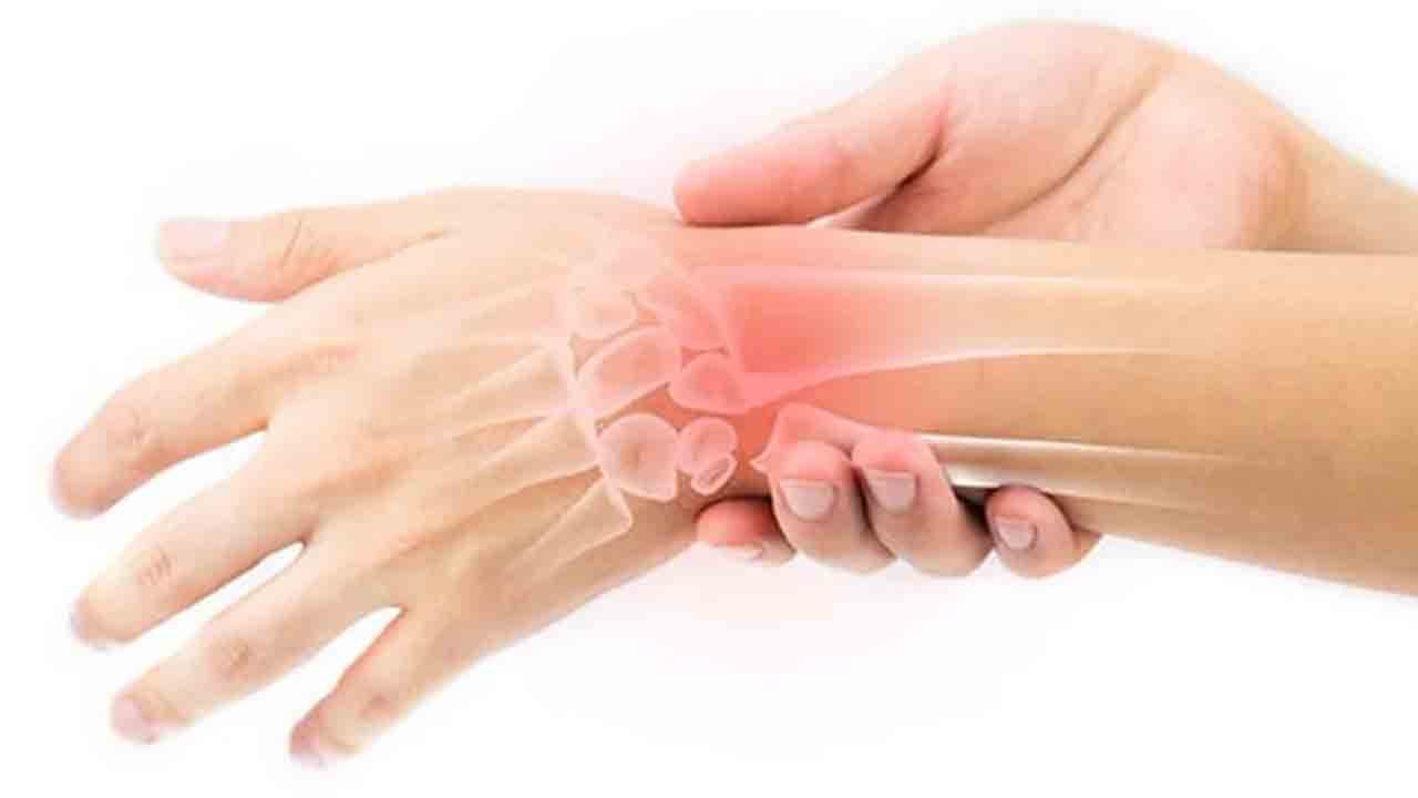 Sinir sıkışması bardak tutmaya bile engel 7