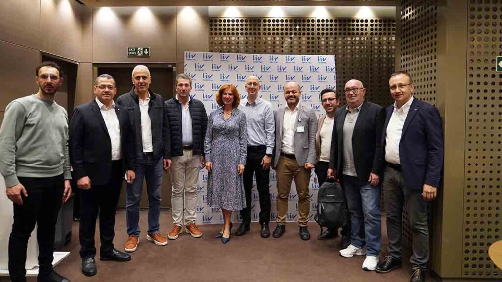 Türk Üroloji Uzmanı doktorlar Yabancı doktorları eğitiyor 3