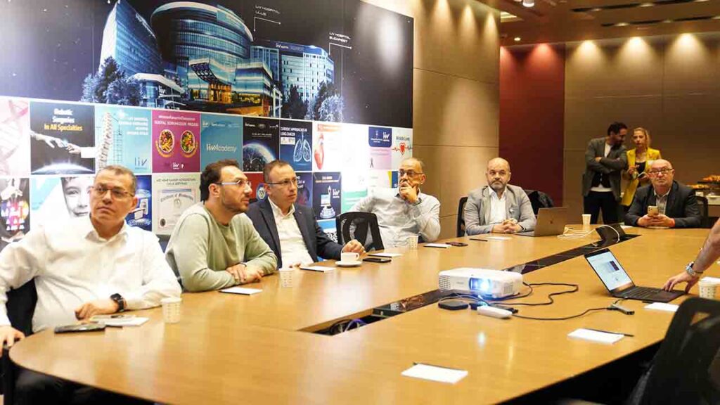 Türk Üroloji Uzmanı doktorlar Yabancı doktorları eğitiyor 4