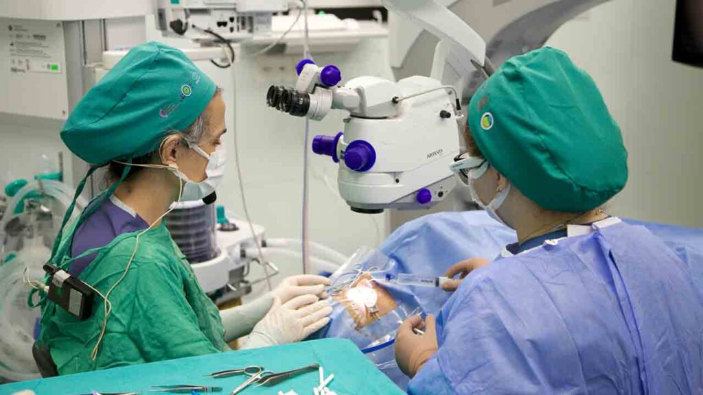 Göz hekimleri Ankara’da 4 gün boyunca canlı yayında 70 ameliyat yapacak 2