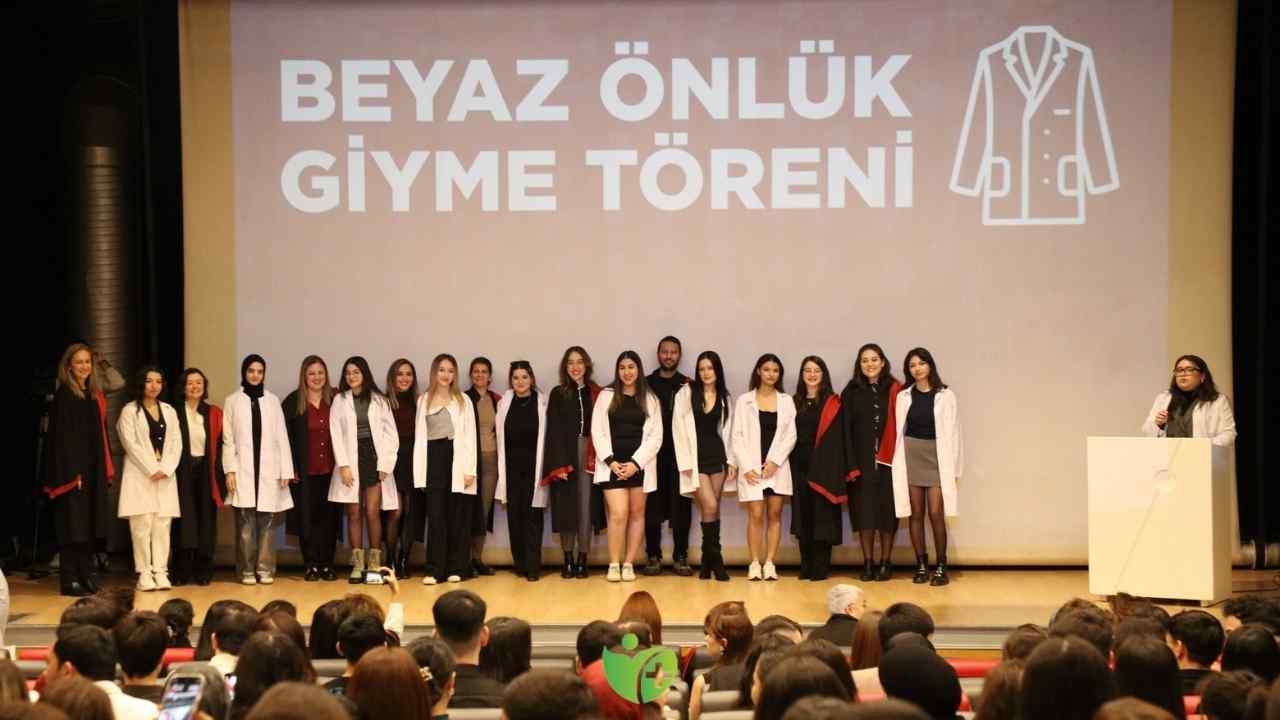 Bilgi Sağlık öğrencileri beyaz önlüklerini giyerek mesleğe ilk adımlarını attı 8