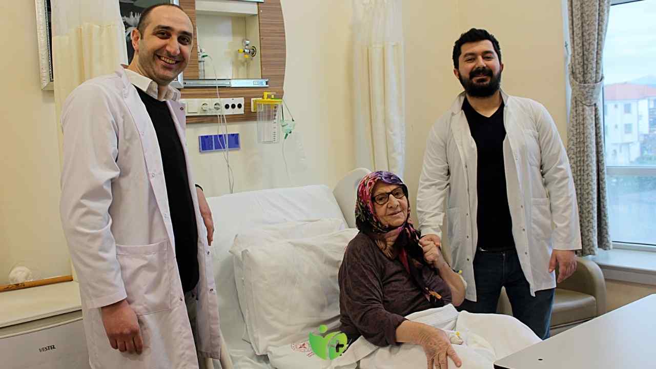 Safra kesesi delinen hasta Karasu’da şifa buldu 7