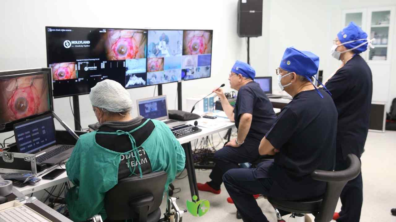 Göz cerrahisinde lider isimler İstanbul'da! 6