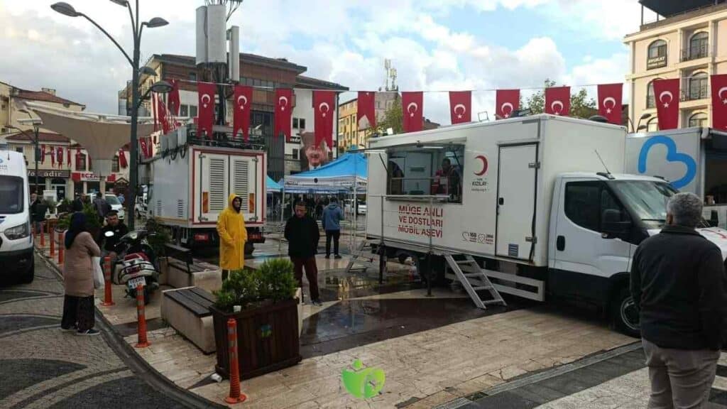 Sındırgı depreminde ilk yardım Türk Kızılay'dan: Yardımlar bölgeye ulaştı! 2